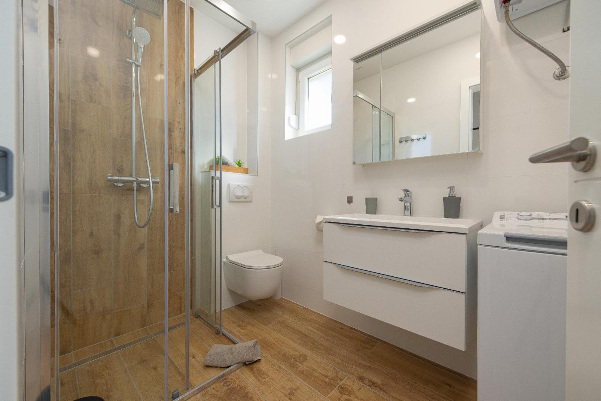 Apartman Dolphin View With A Pool By The *